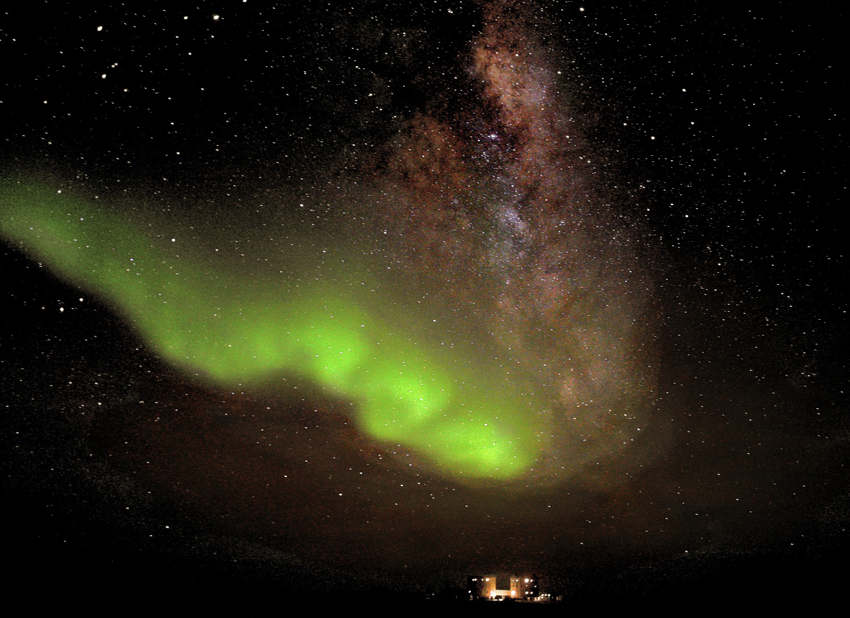 Photo: Dazzling Aurora Appears Over Antarctic Station